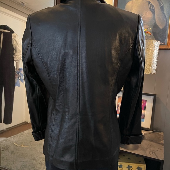 Beautiful Leather Jacket - Picture 3 of 7